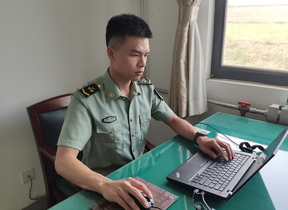 从军营到B体育app最新版下载:永不褪色的忠诚与担当